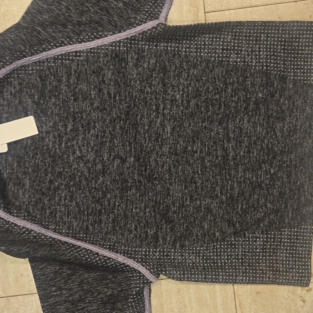 New PINK Victoria's Secret Seamless Gray Stretchy Lounge/Workout Top - Picture 9 of 10